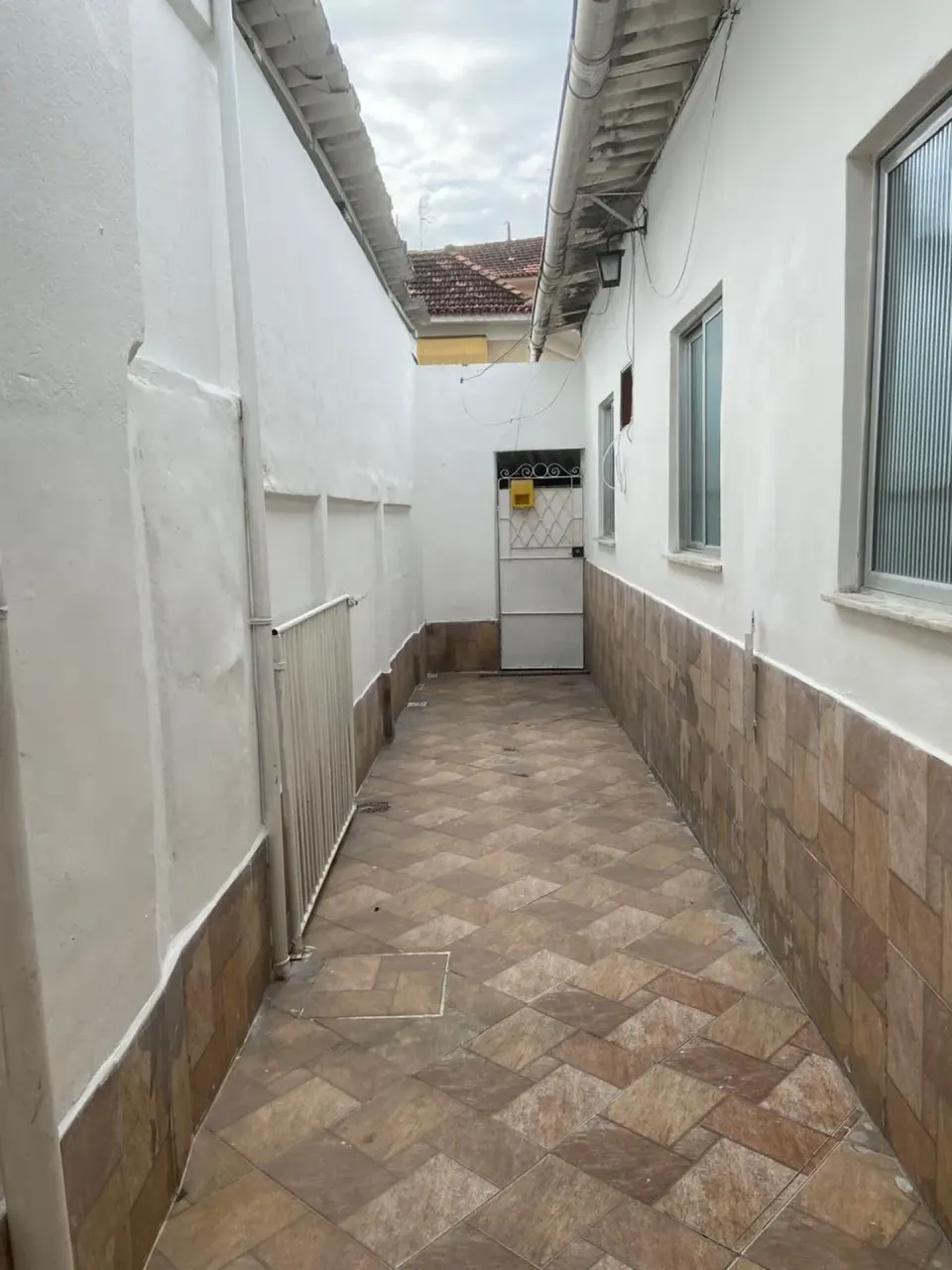 Unfurnished house with 2 bedrooms and fitted kitchen — photo 11