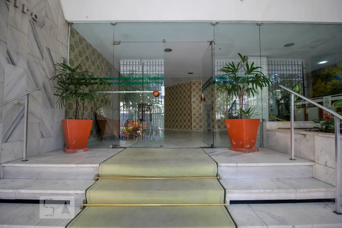 One-bedroom apartment with a mountain view in Rio de Janeiro — photo 11