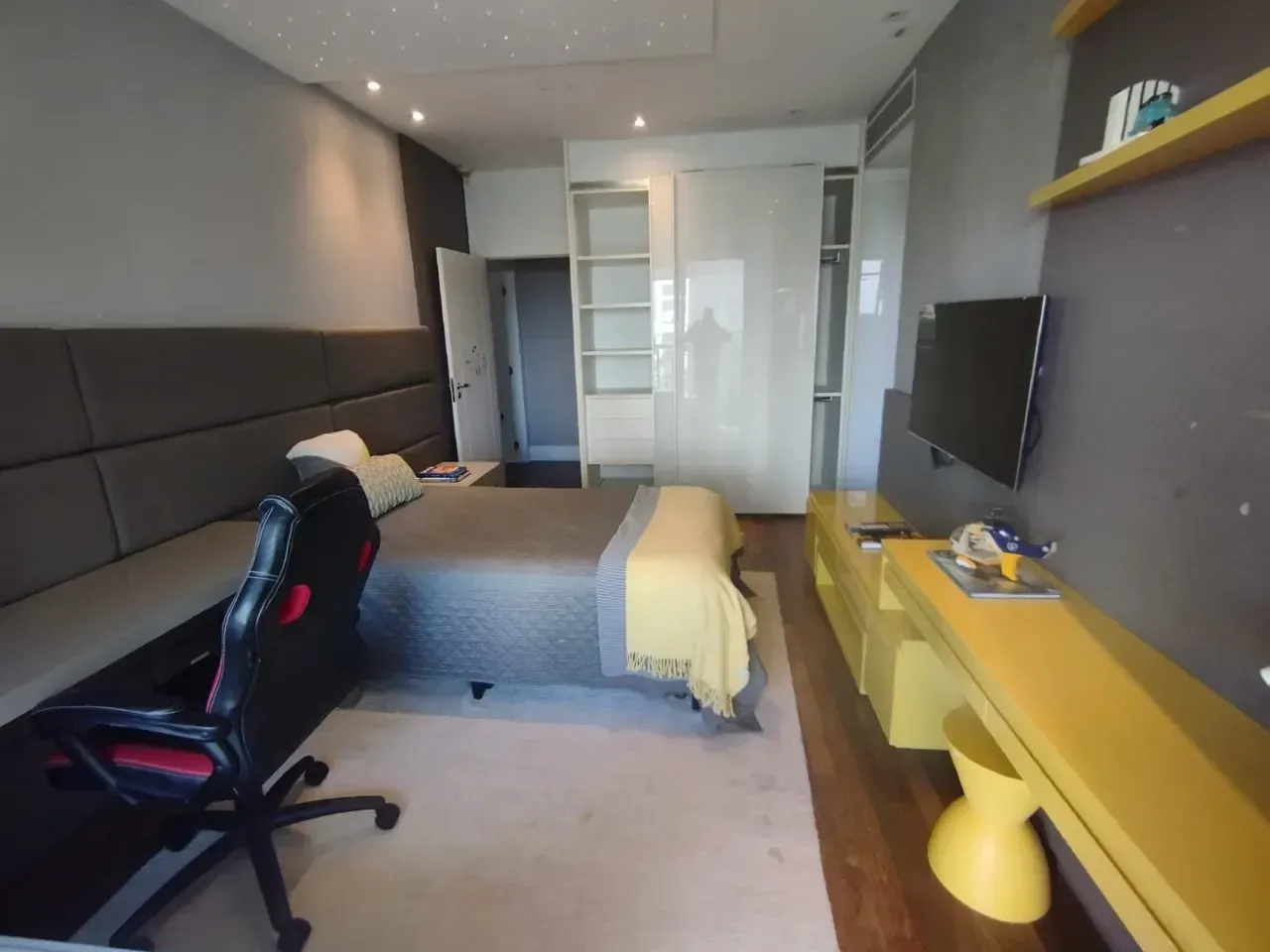 Apartamento sem mobília com 4 quartos e 5 banheiros — photo 13
