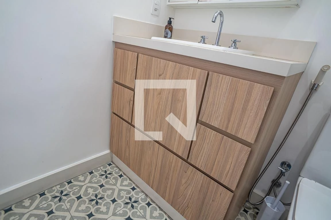 Furnished 2-bedroom apartment with en-suite bathrooms and open kitchen — photo 37