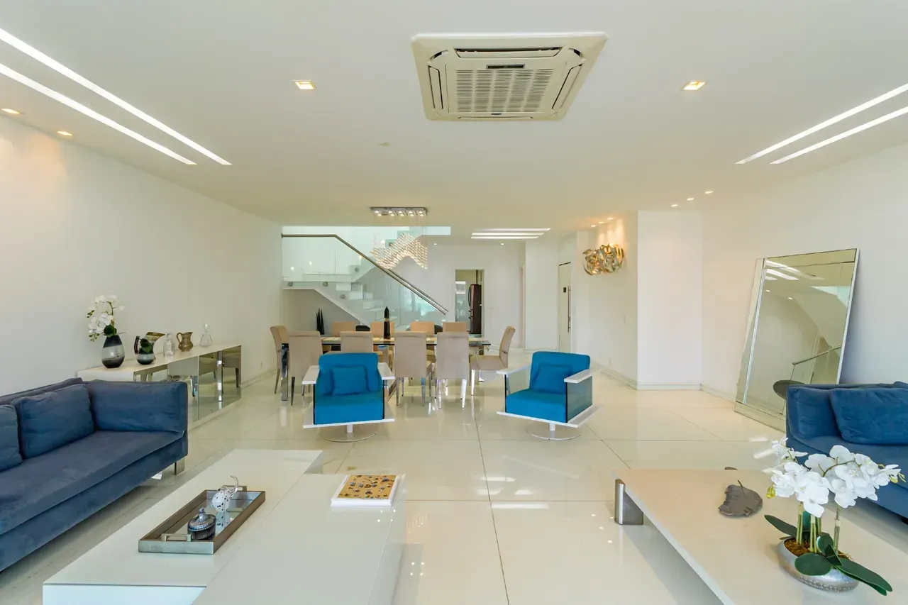 Apartment with 4 bedrooms, 5 bathrooms and balcony — photo 11