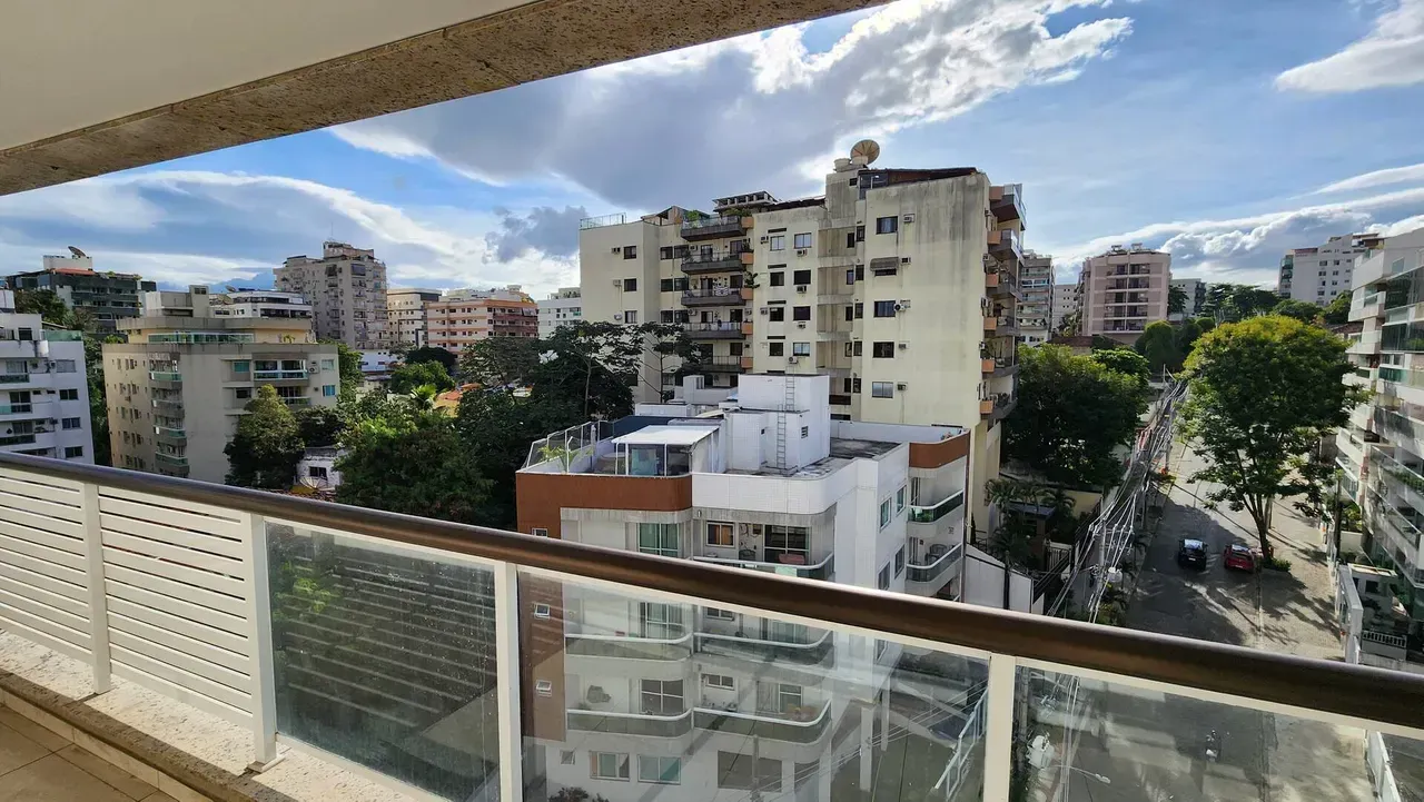 3-bedroom apartment with 4 bathrooms and a glass balcony — photo 8