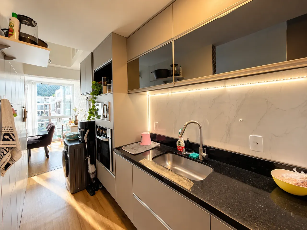 Apartment on the 8th floor with a mountain view
