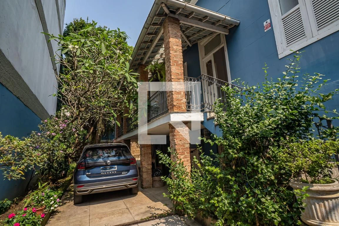 Furnished house, 300 m², with floor-to-ceiling windows — photo 44