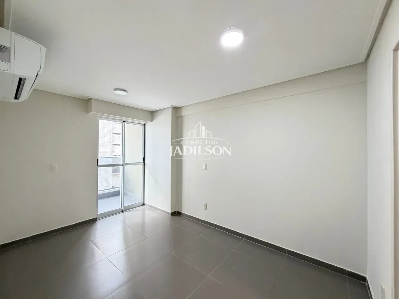 2-bedroom apartment in a building with a gym — photo 9