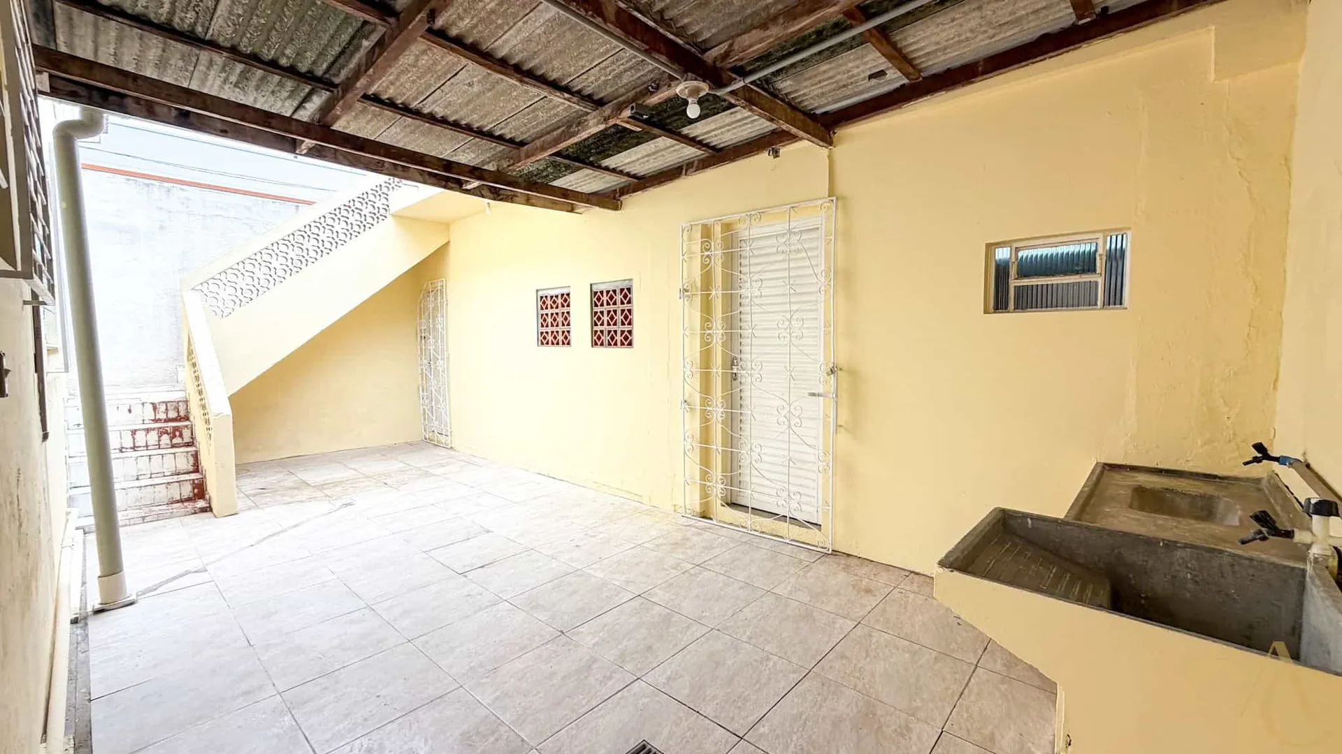 Casa residencial com 4 quartos e 1 banheiro, 263 m² — photo 33