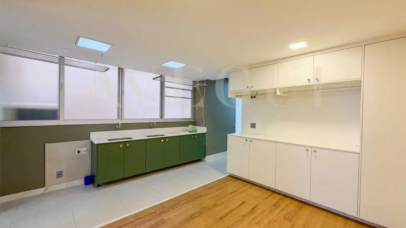 Floor-to-ceiling windows in a 7-bedroom apartment, 465 m² — photo 8