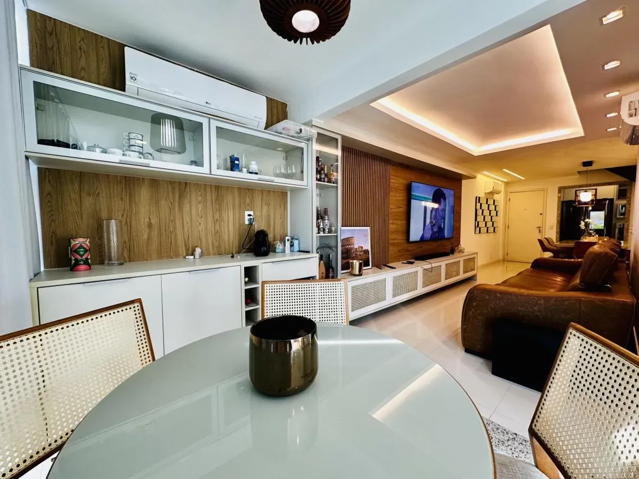 Furnished apartment, 198 m², with floor-to-ceiling windows — photo 20
