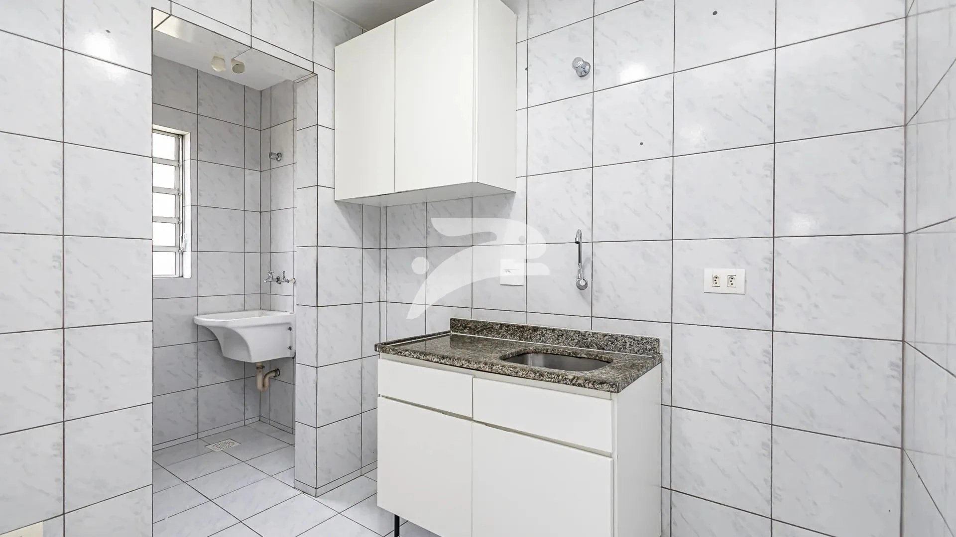 Балкон с грилем и 3 спальни: квартира 56 м² — photo 5