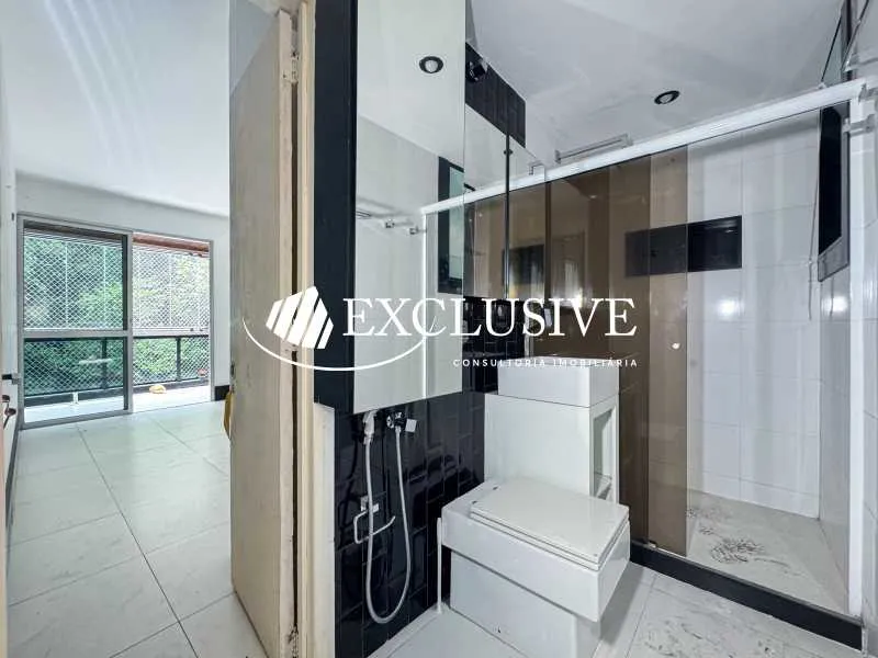 Residential apartment with 4 bedrooms and enclosed balcony — photo 22