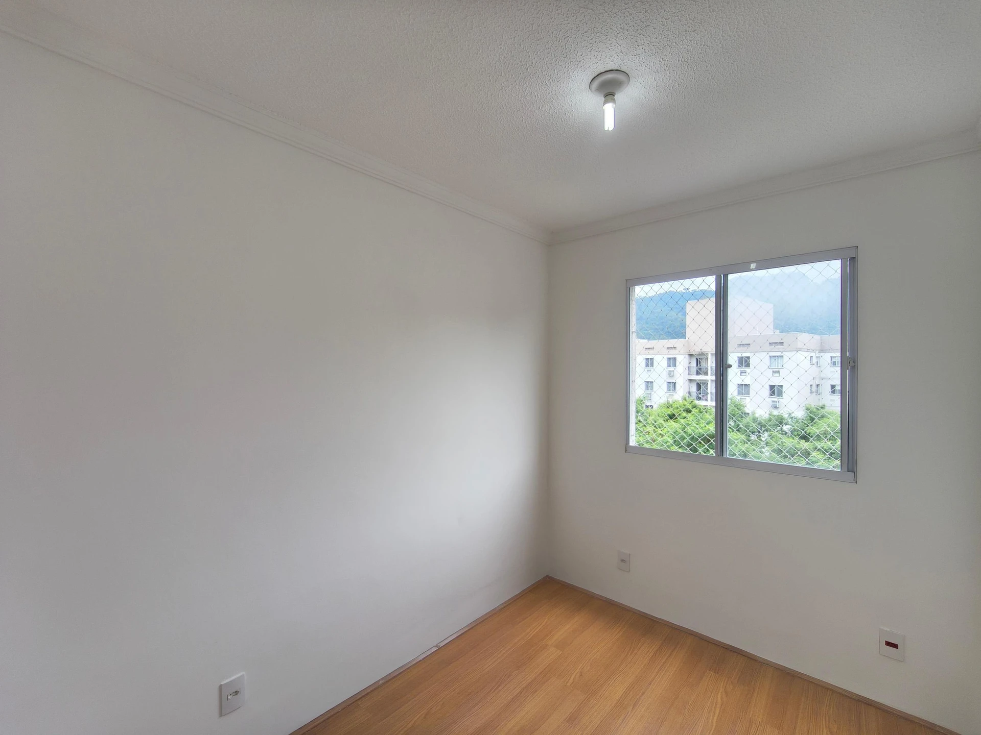 Mountain view in a 2-bedroom apartment, 45 m² — photo 8