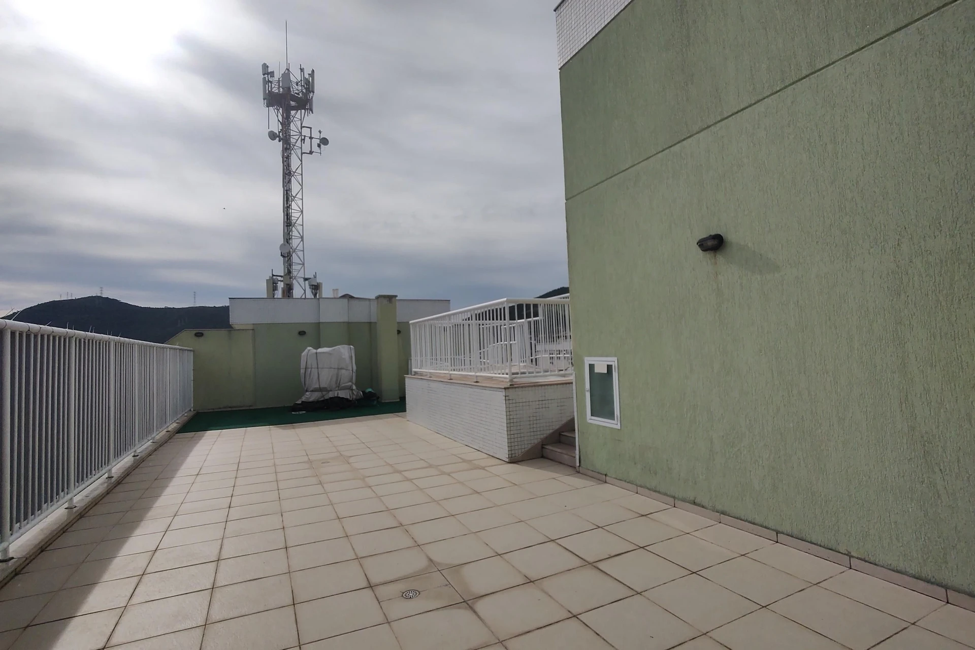 Apartamento sem mobília com 2 quartos e varanda — photo 27