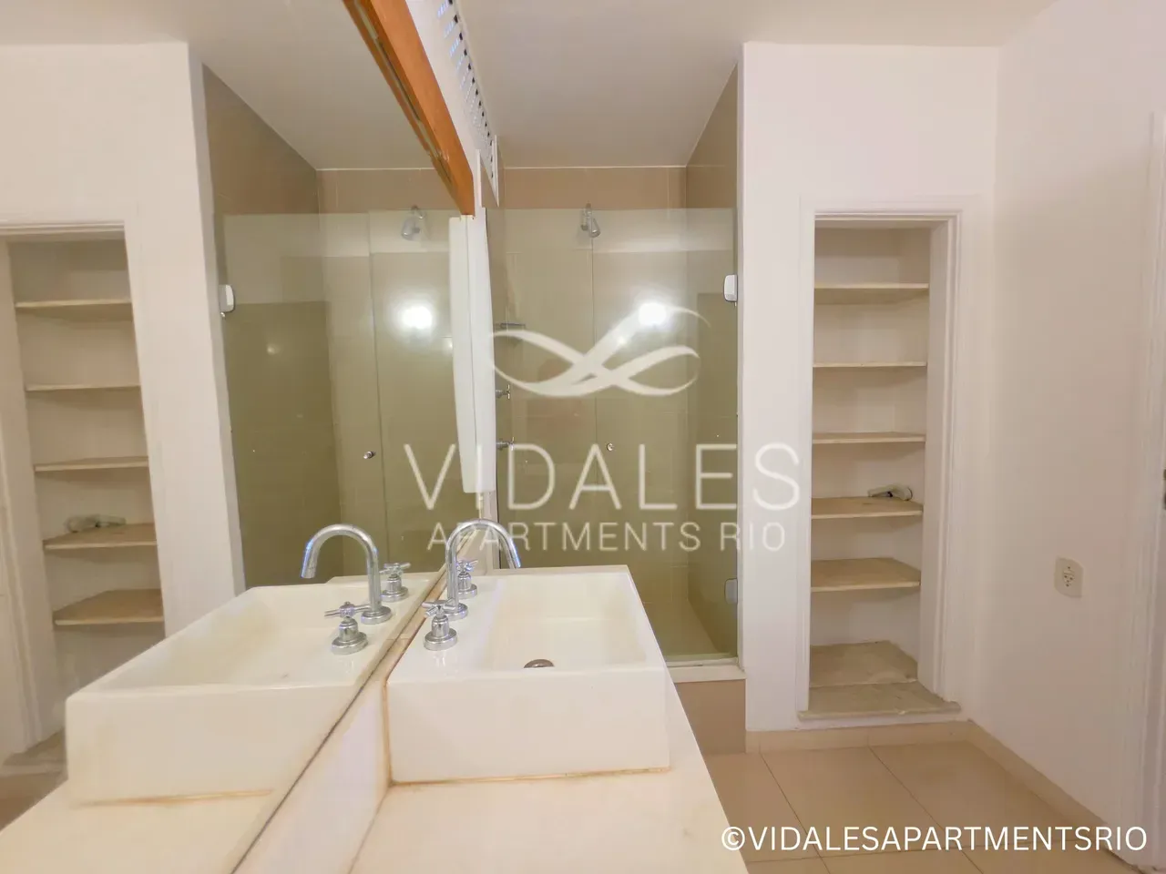 Unfurnished 4-bedroom apartment with a glassed-in balcony — photo 18
