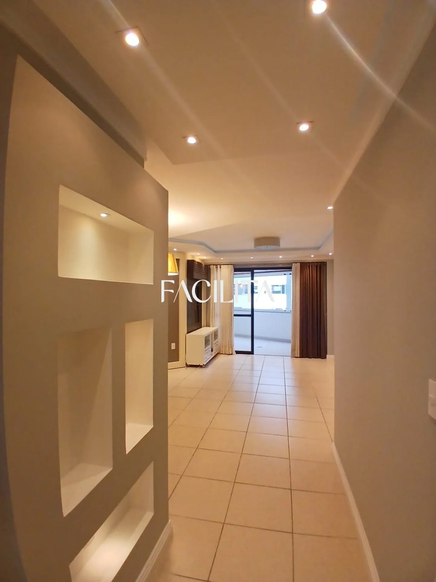 Apartamento de 3 dormitorios con baño en suite y balcón — photo 37