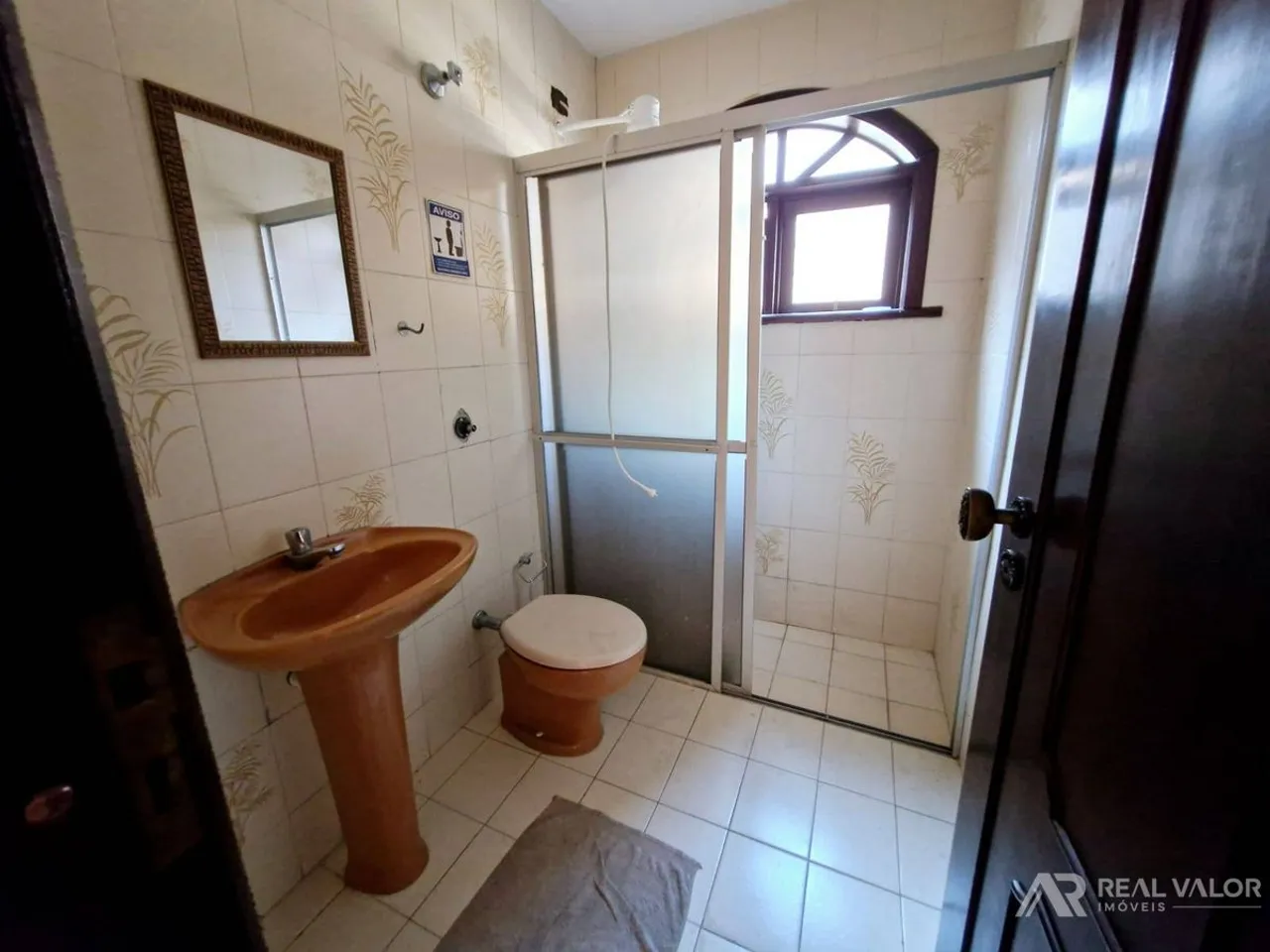 House with 5 bedrooms and 5 bathrooms, closed kitchen — photo 14