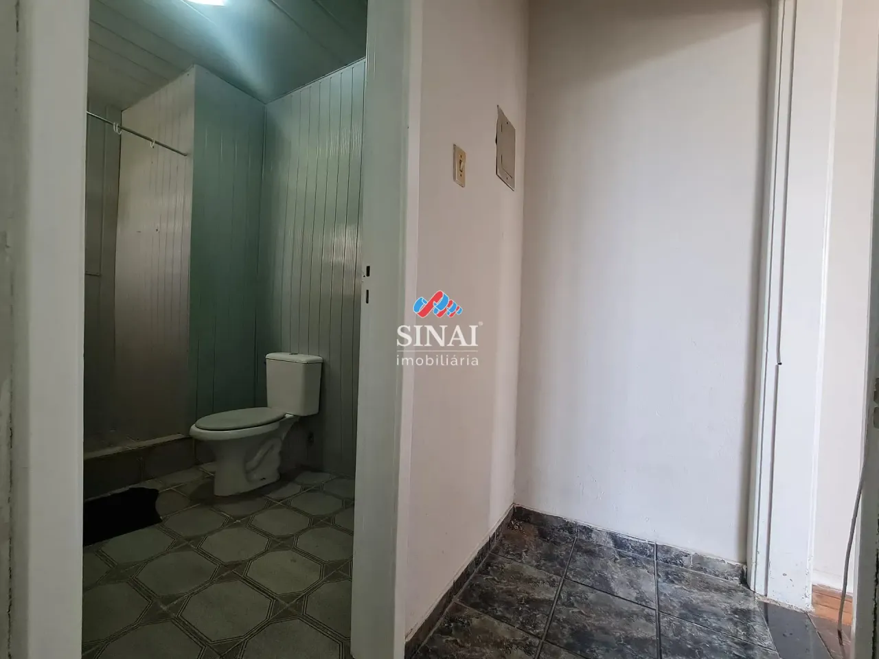 1-bedroom apartment with a compact gas kitchenette — photo 8