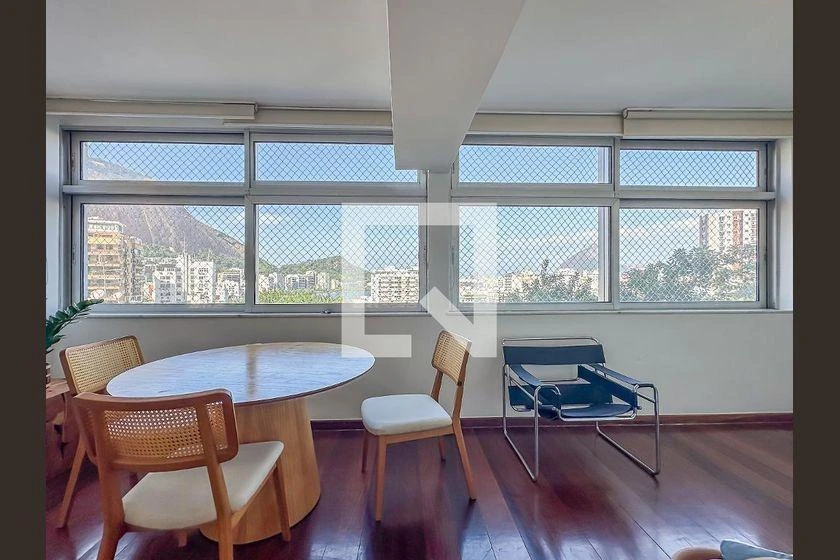 Furnished apartment with 2 bedrooms and 80 m² — photo 33