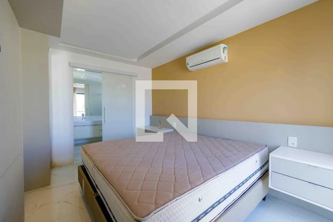 Apartamento mobiliado com 4 quartos e 4 banheiros — photo 13