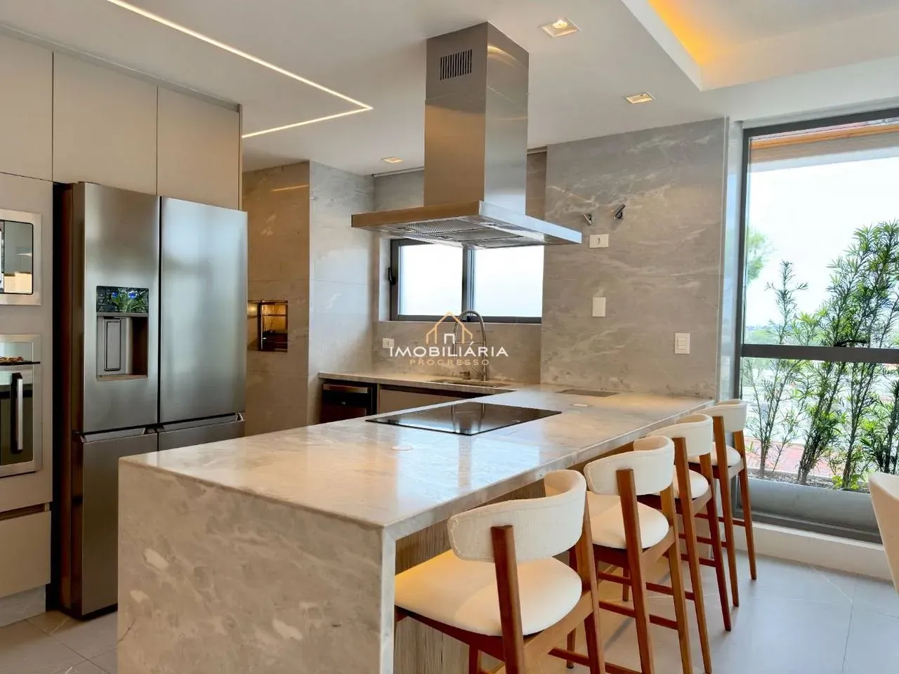 Furnished apartment, 153 m², with floor-to-ceiling windows — photo 3