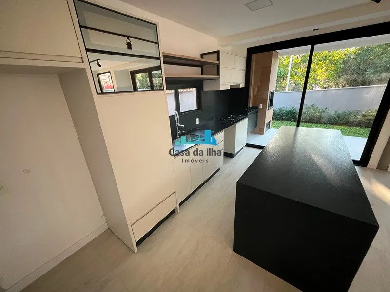 4-bedroom house with a garden in Florianópolis — photo 9