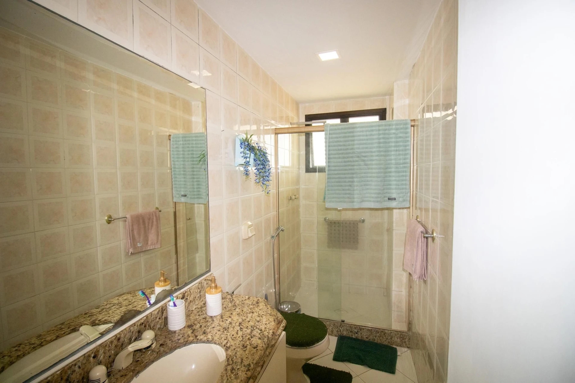 Furnished apartment with 3 bedrooms and a balcony — photo 31