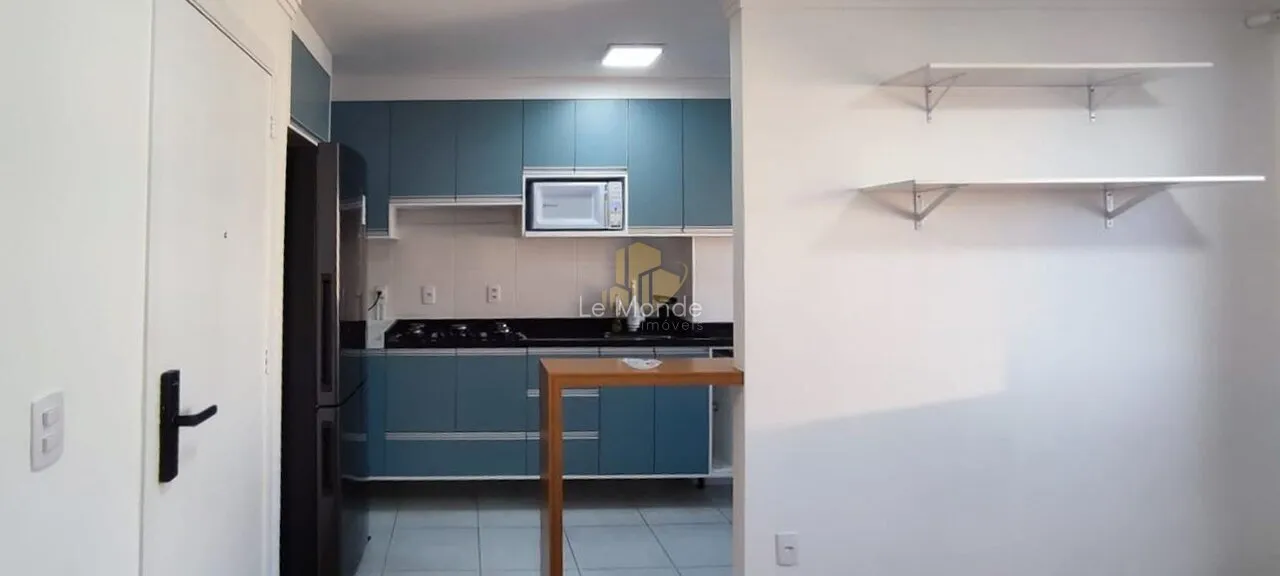 2-bedroom apartment with open-plan kitchen and gas stove — photo 9