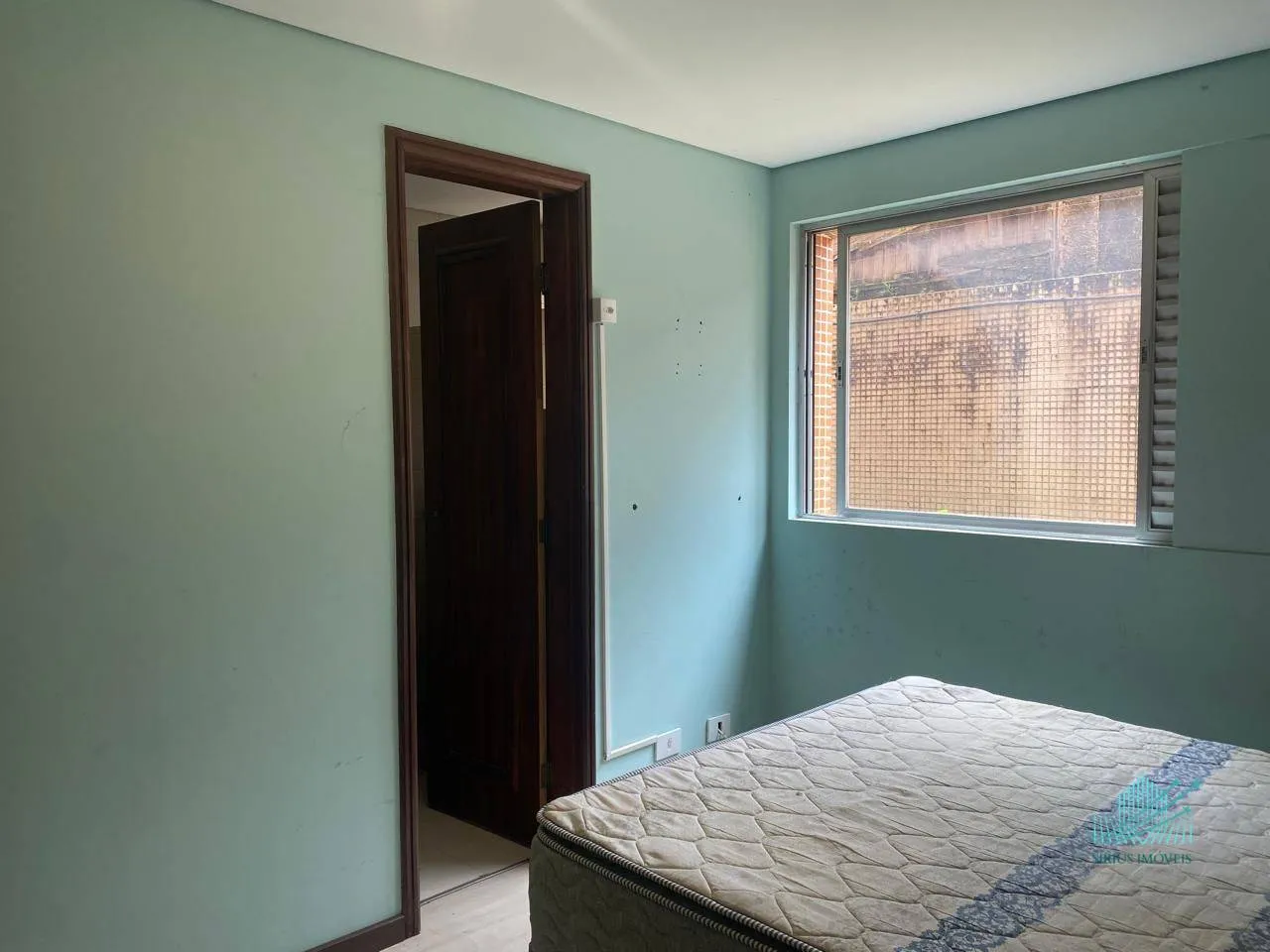 4-bedroom apartment with enclosed glass balcony — photo 19