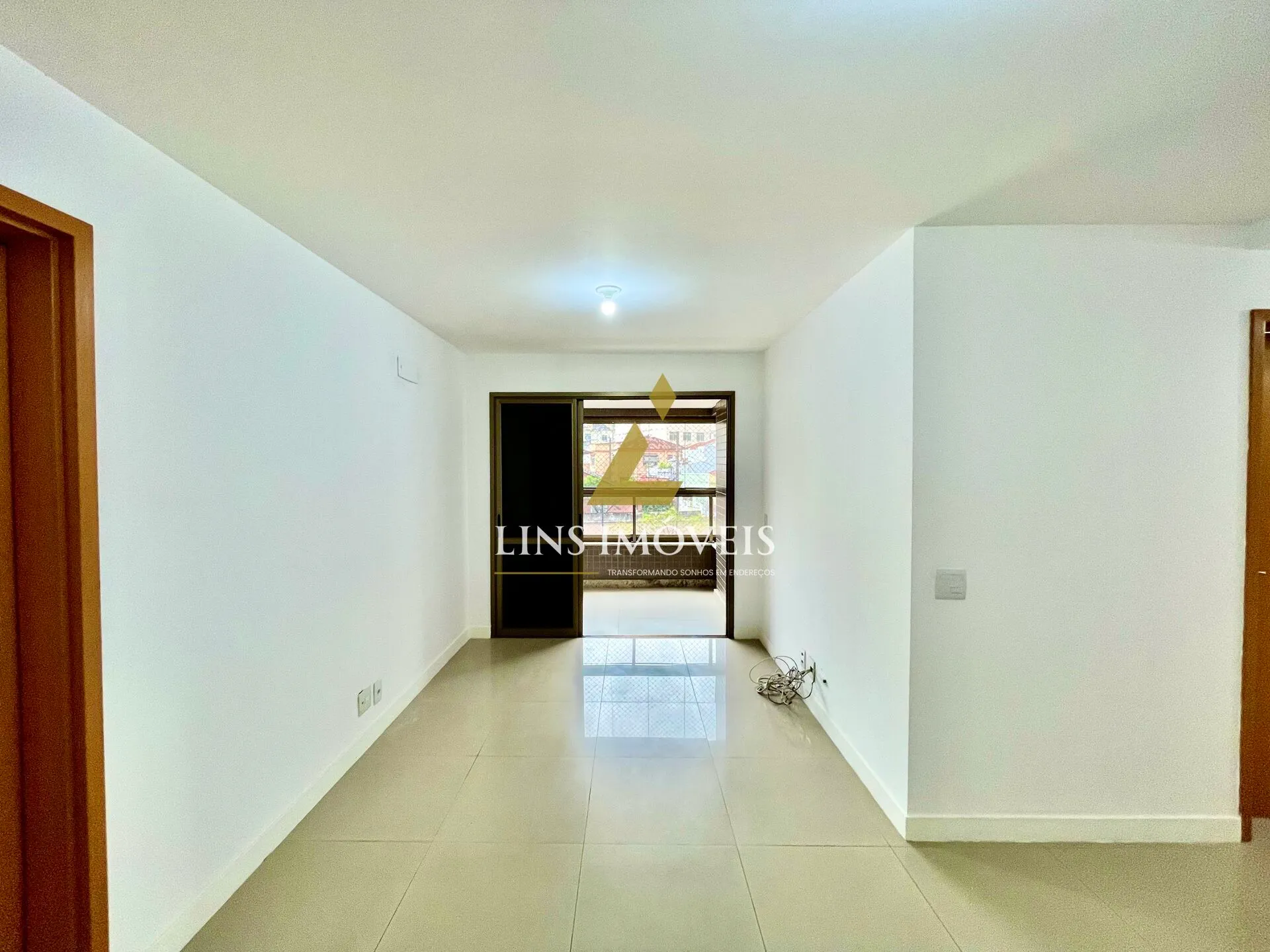 Glass-enclosed balcony in a 2-bedroom apartment, 60 m² — photo 8