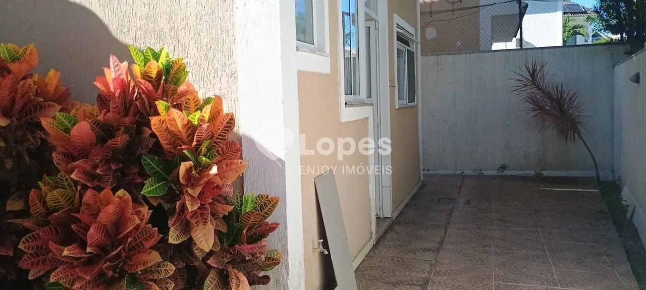 House with 5 bedrooms, 5 bathrooms and separate laundry — photo 12