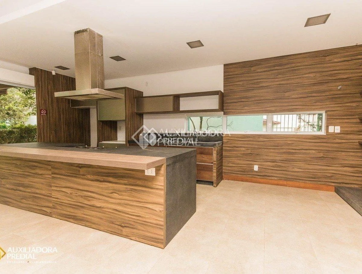 560 m² house with floor-to-ceiling windows and a home office — photo 2