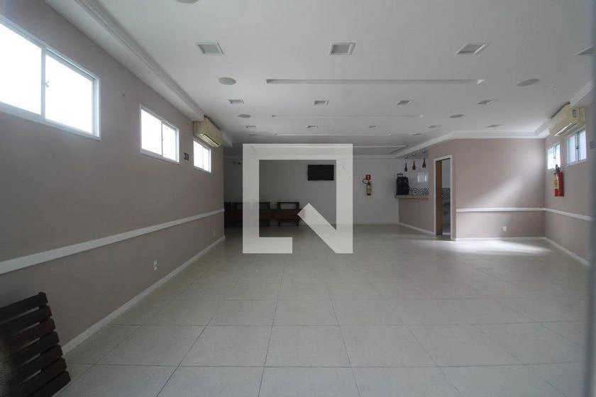 3-bedroom apartment in a building with a pool — photo 26