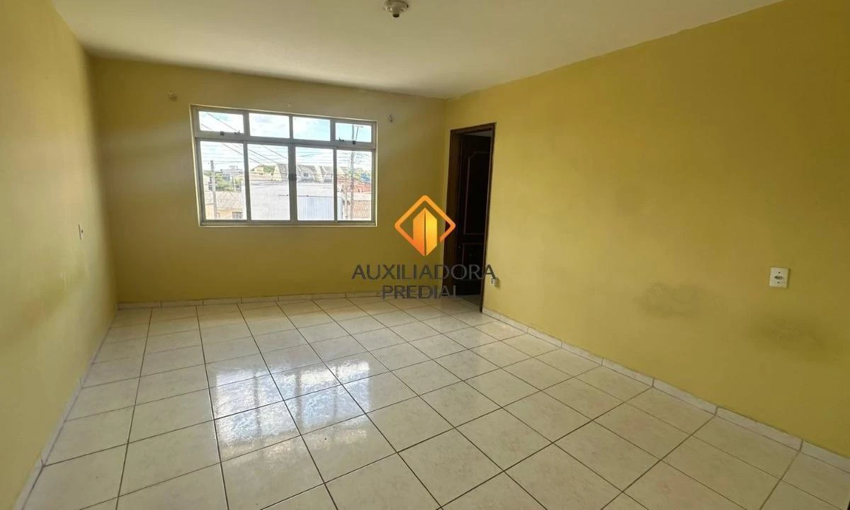 Balcony with a grill in a 4-bedroom house, 190 m² — photo 5