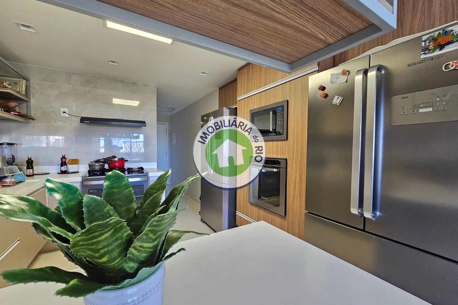 Unfurnished apartment with 4 bedrooms and glass balcony — photo 53