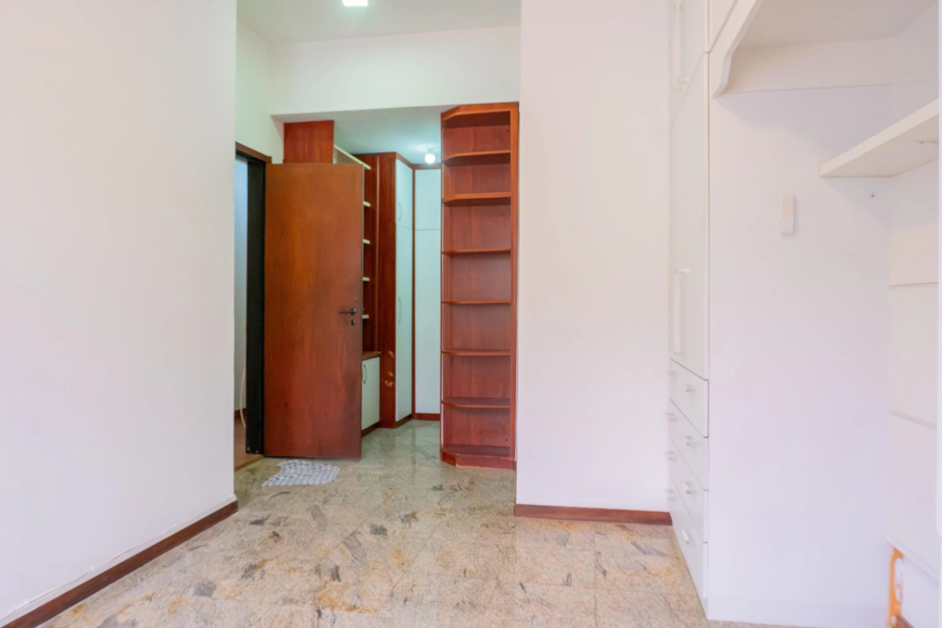4-bedroom apartment with a mountain view in Rio de Janeiro — photo 44