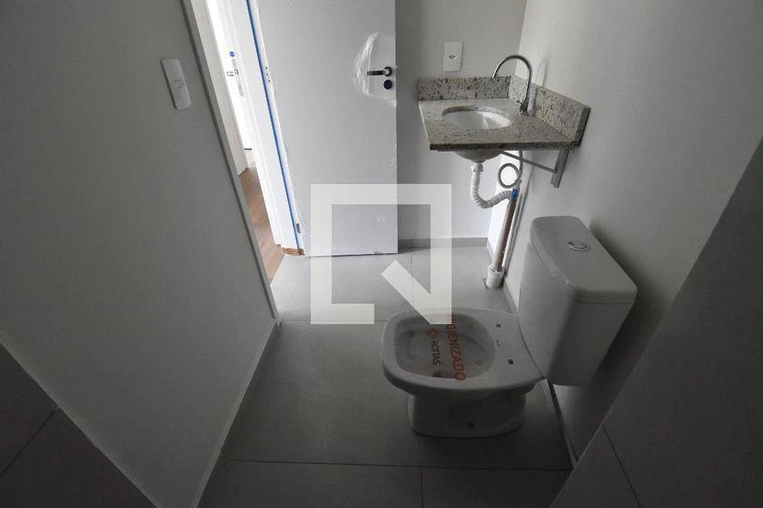 Balcony with a grill in a 2-bedroom apartment, 53 m² — photo 36