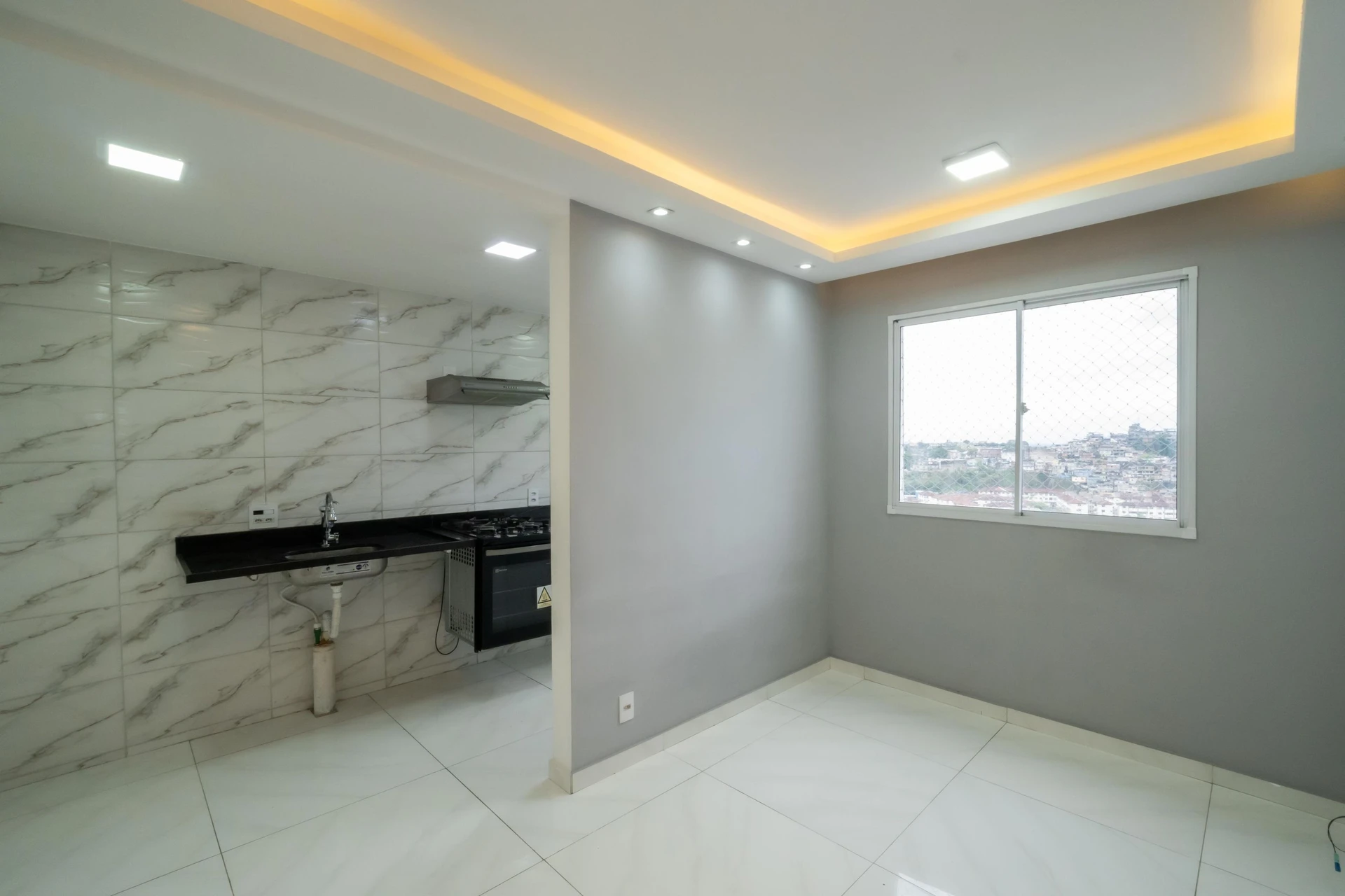 Apartamento com 2 quartos e área de lavanderia