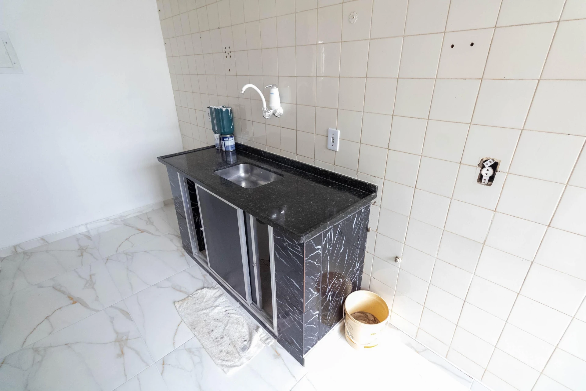 2-bedroom apartment in a building with a gym — photo 14