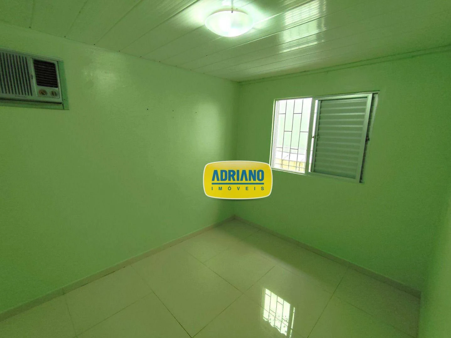 2-bedroom house with a bathtub in Florianópolis — photo 12