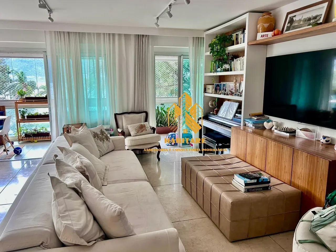 Home office in a 3-bedroom apartment, 170 m² — photo 8