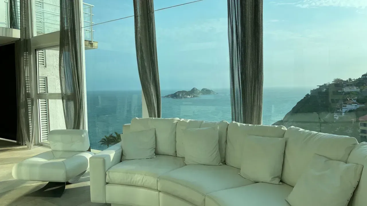 Unfurnished 3-bedroom, 3-bath house with a balcony — photo 5