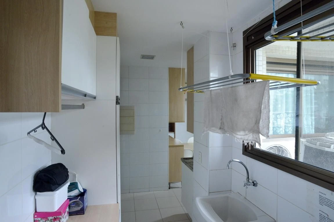 Jacuzzi in a 4-bedroom apartment, 233 m² — photo 47