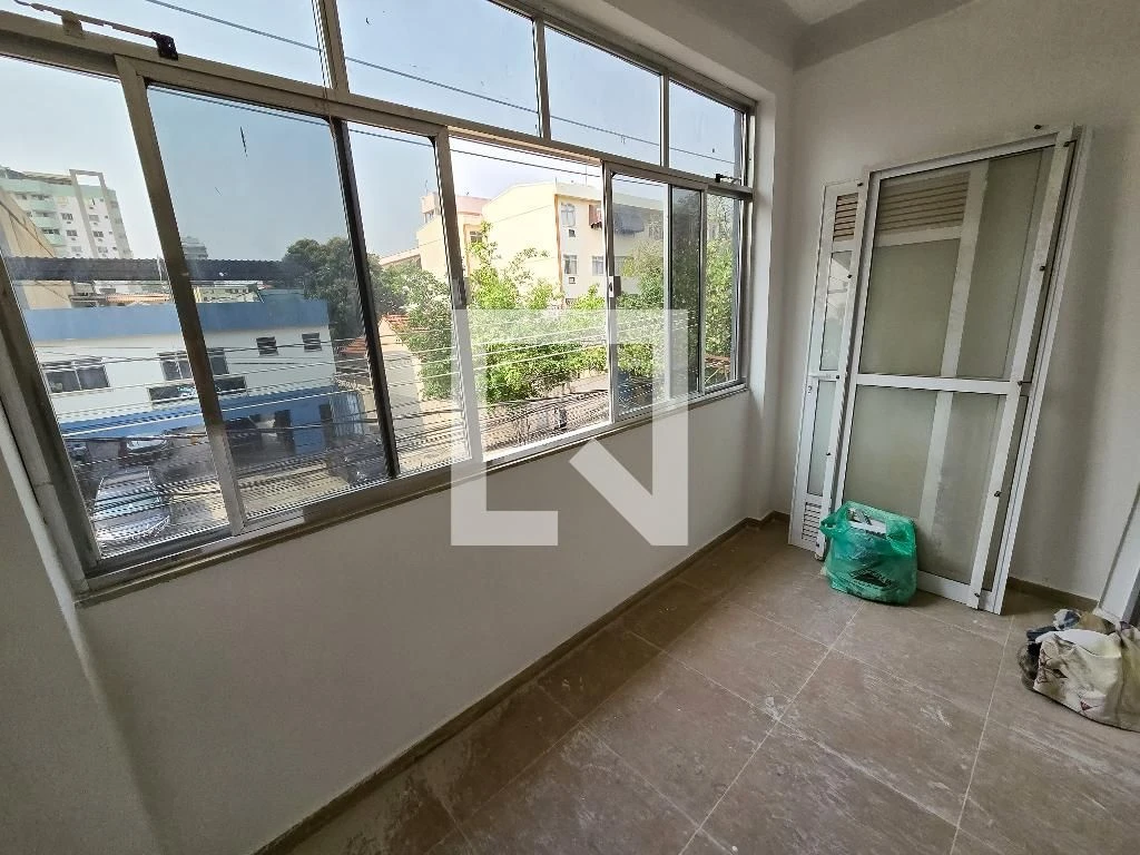 Apartment with 2 bedrooms and a glass-enclosed shower — photo 5