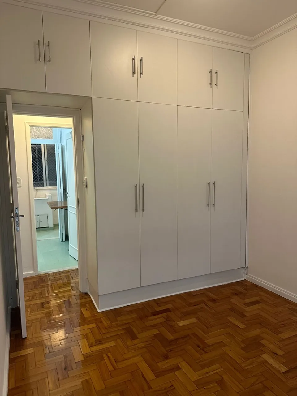 2-bedroom apartment with wood or laminate floors — photo 3