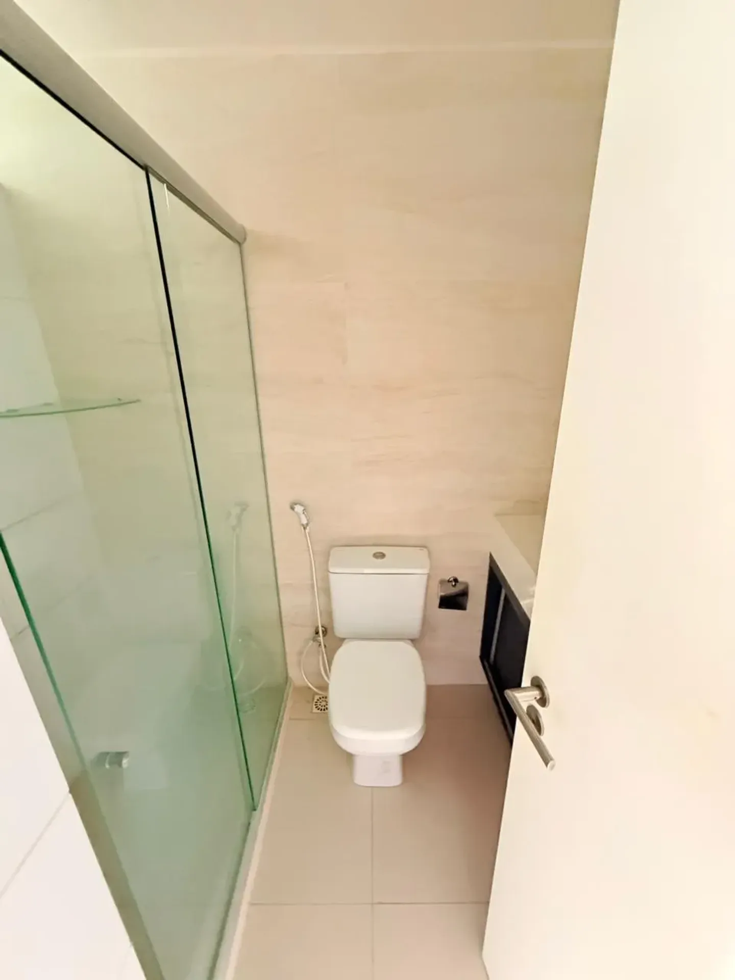 3-bedroom apartment in a building with a coworking space — photo 11