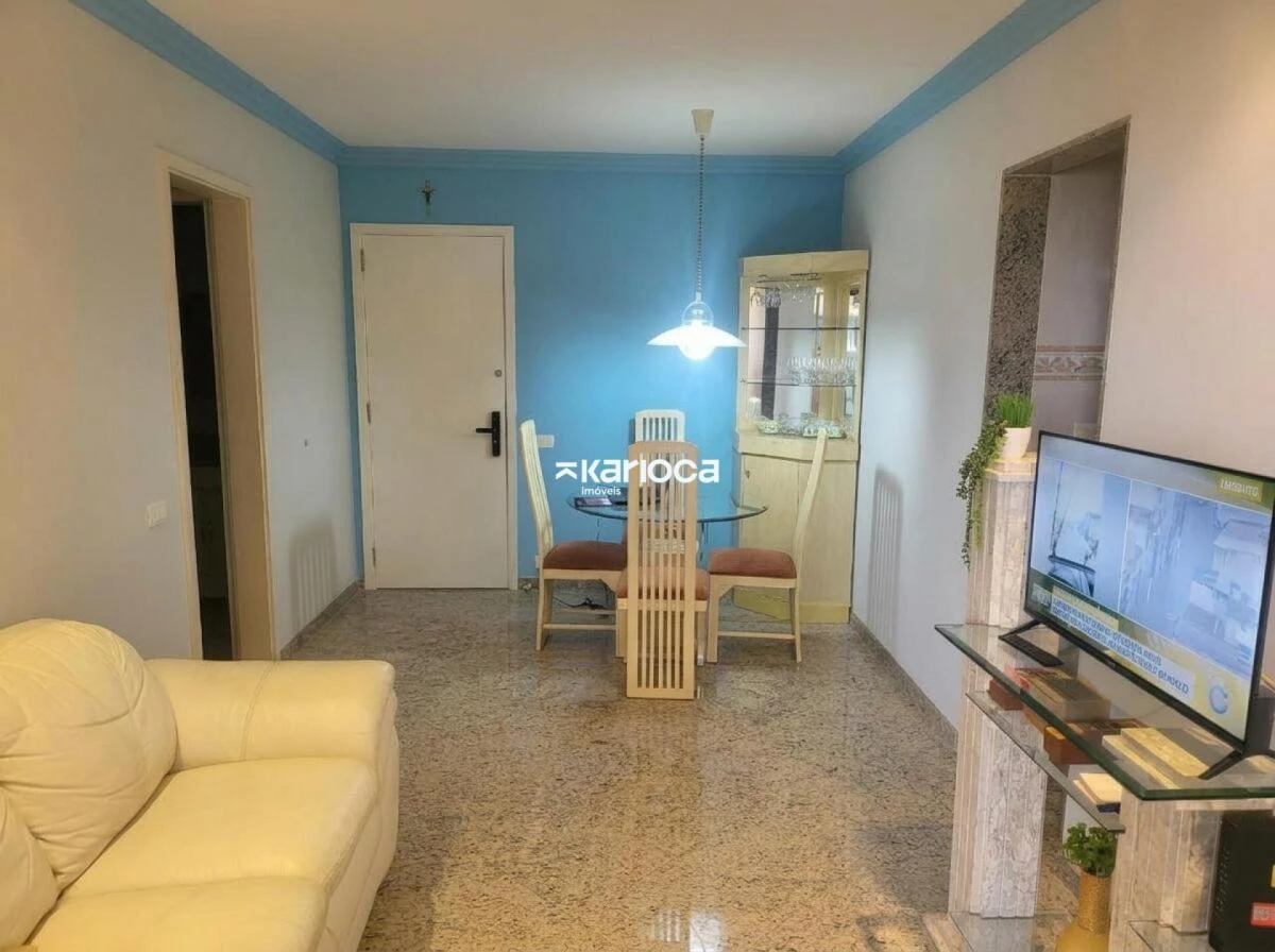 Glass-enclosed balcony in a one-bedroom apartment, 52 m² — photo 8