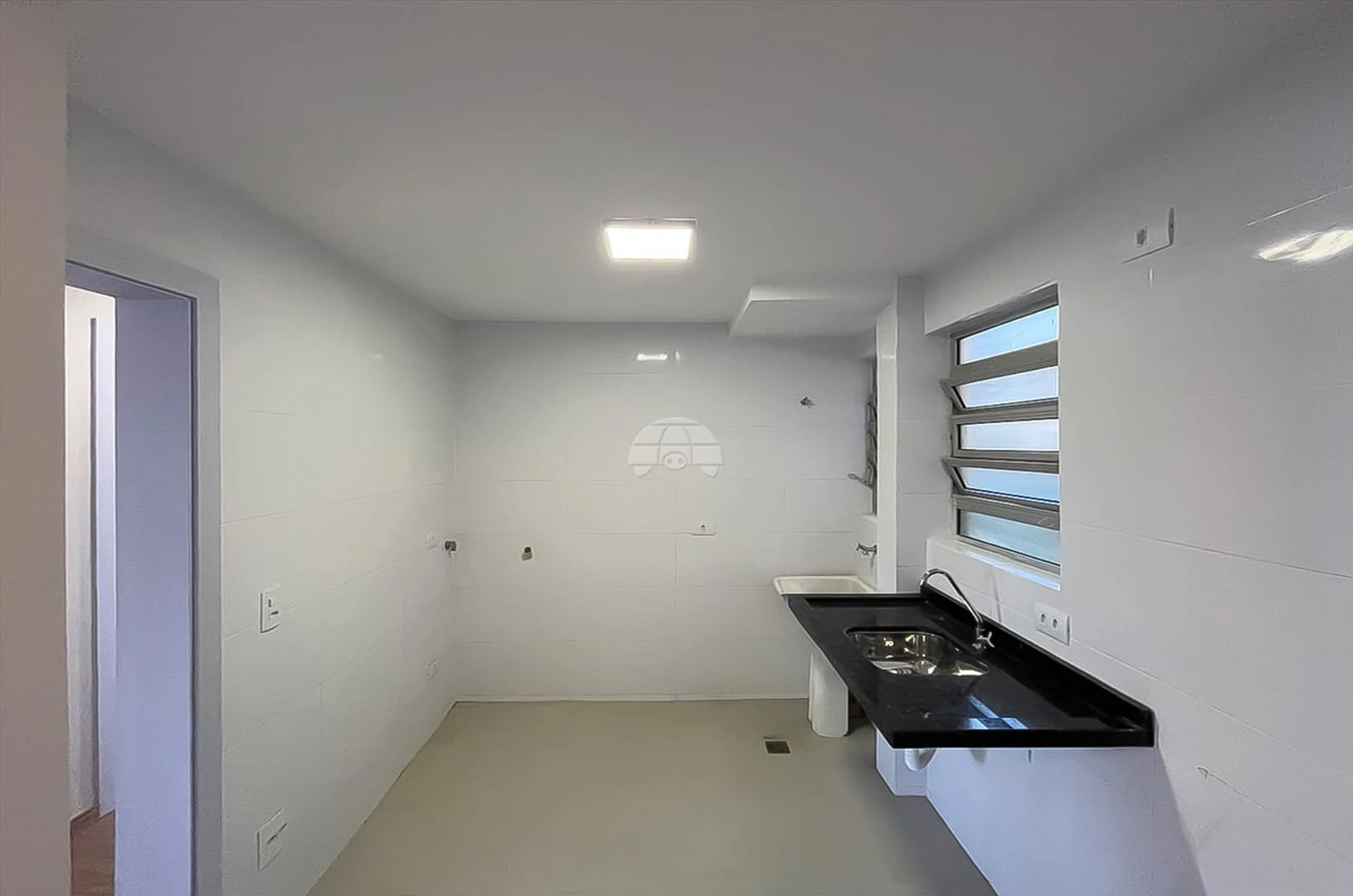 Wood or laminate floors in a 3-bedroom apartment, 50 m² — photo 8