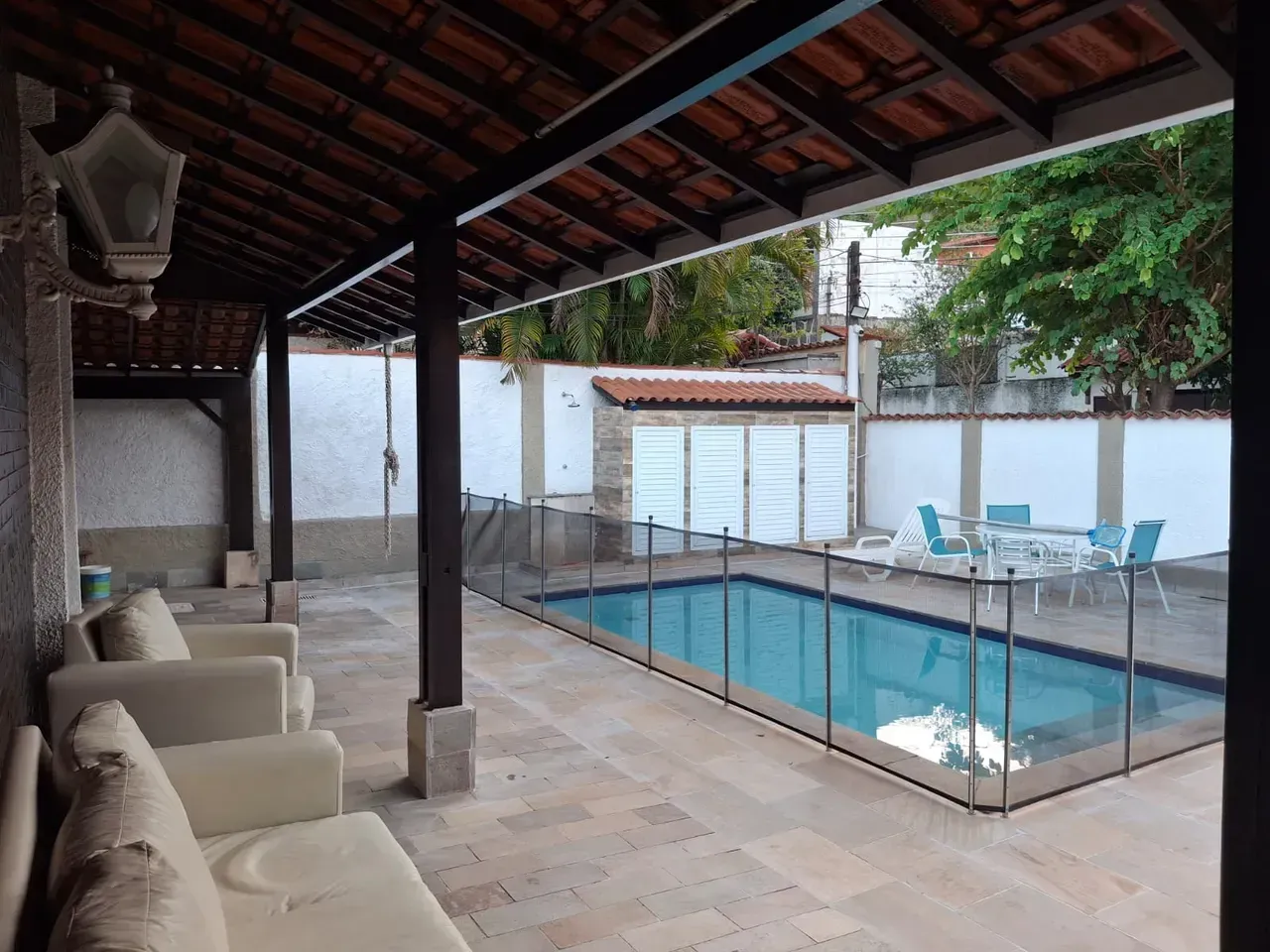 Furnished single-story house with 4 bedrooms and 3 baths — photo 11