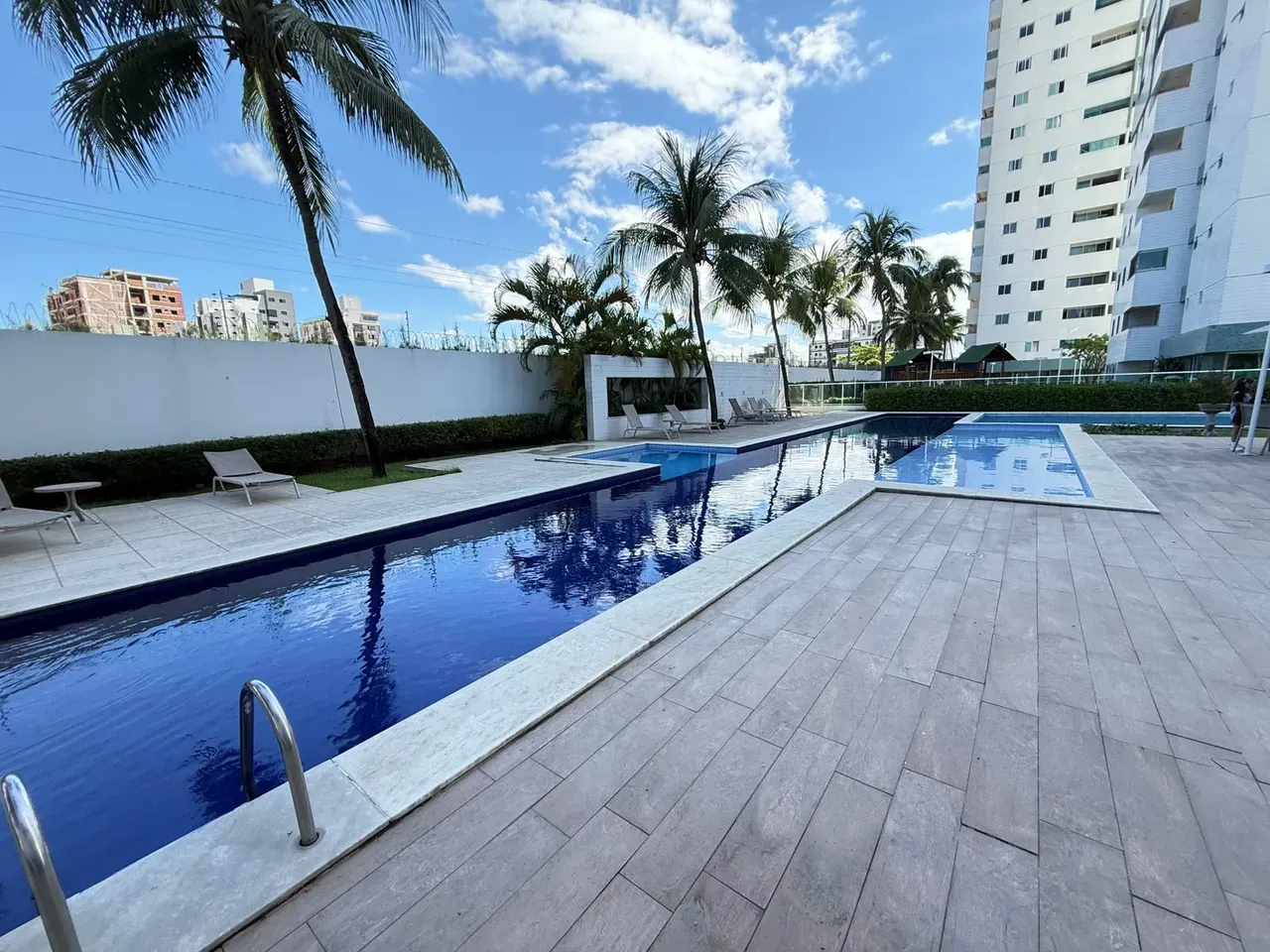 3-bedroom apartment with a washing machine in João Pessoa — photo 21