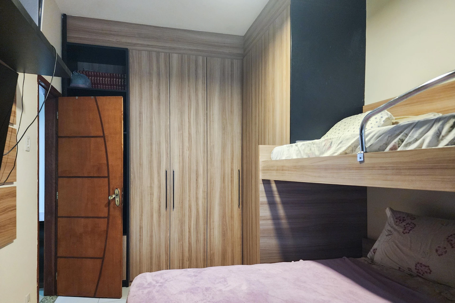 3-bedroom apartment with a bathtub — photo 14