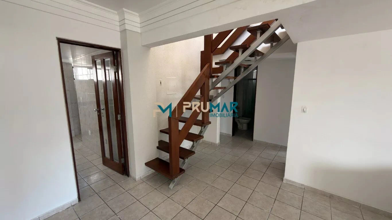 Balcony with a grill in a 4-bedroom apartment, 222 m² — photo 4